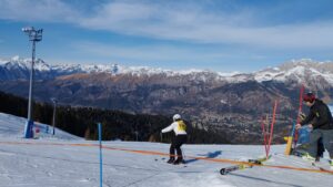 studenti impegnati alla gara di sci